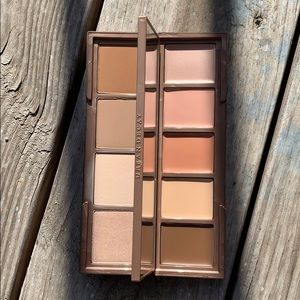 Urban Decay Naked Skin Shapeshifter light-medium